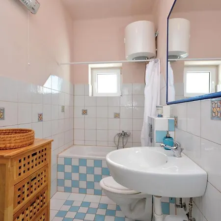 3 Bedroom Nice In Appartement Split